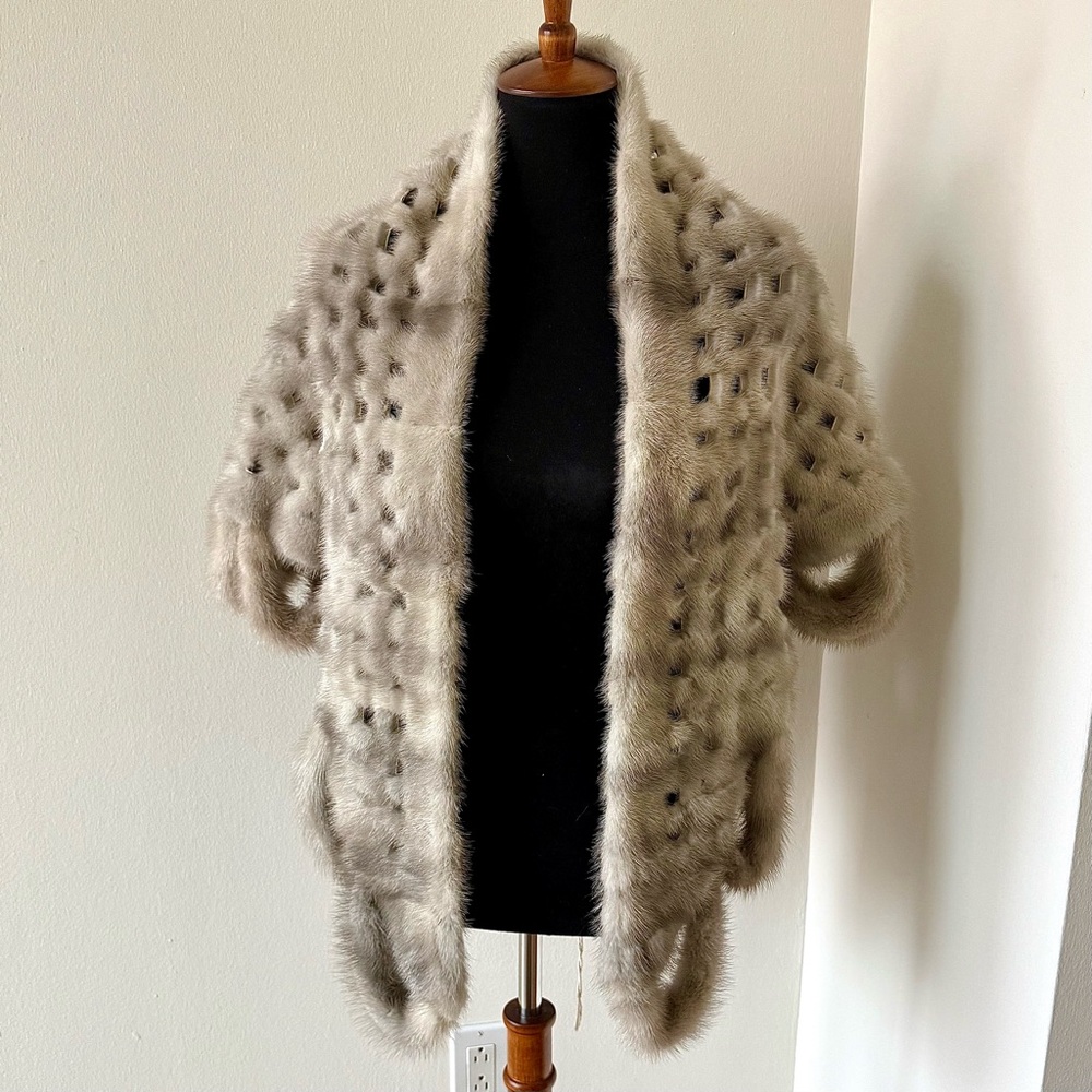 FEITEL FURS Melbourne Vintage c1940s Elegant Silver Fox Fur Shawl Stole Cape
